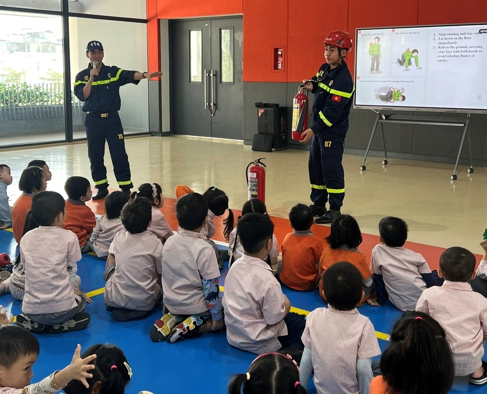 Đội Chữa cháy và CNCH khu vực 1: Tuyên truyền, bồi dưỡng nghiệp vụ PCCC và CNCH tại Trường Quốc tế Singapore - KinderWorld